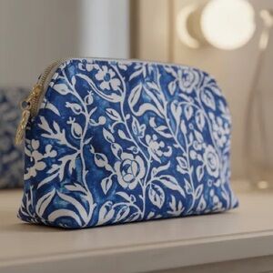 NEW Estee Lauder floral makeup bag
